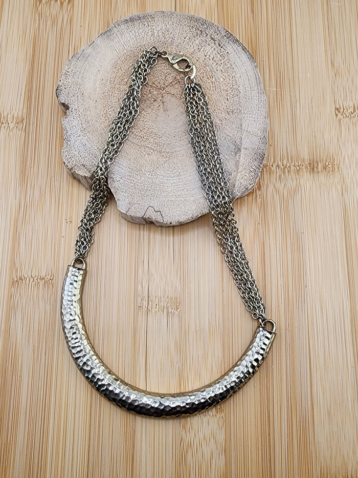 17in Hammered Curved Bar Necklace - Gold Tone 0534