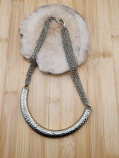17in Hammered Curved Bar Necklace - Gold Tone 0534