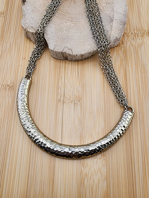17in Hammered Curved Bar Necklace - Gold Tone 0534