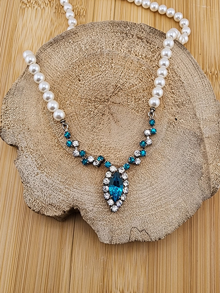 17in Vintage-Inspired Teal Crystal Pearl Necklace - UNIQUE