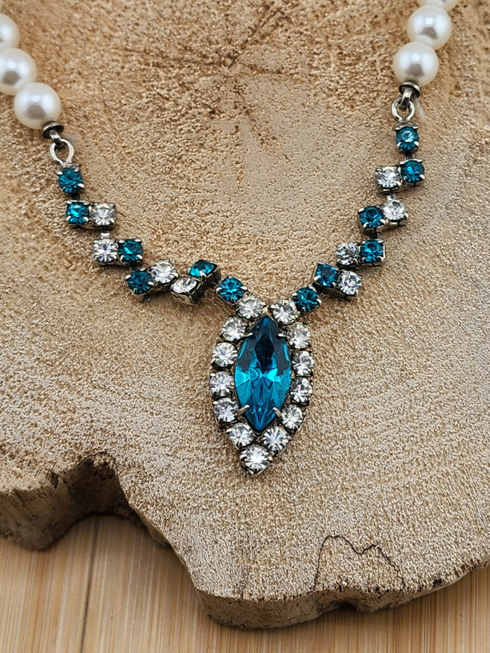 17in Vintage-Inspired Teal Crystal Pearl Necklace - UNIQUE