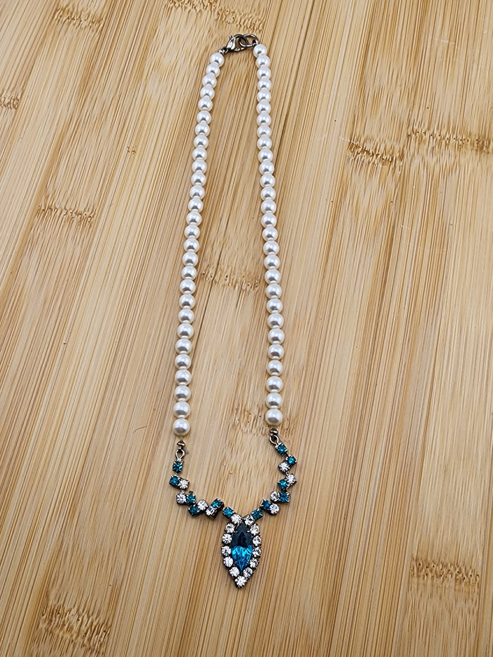 17in Vintage-Inspired Teal Crystal Pearl Necklace - UNIQUE