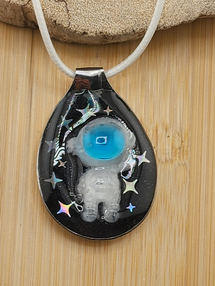 18in Adjustable Astronaut Pendant Necklace in Black and Blue
