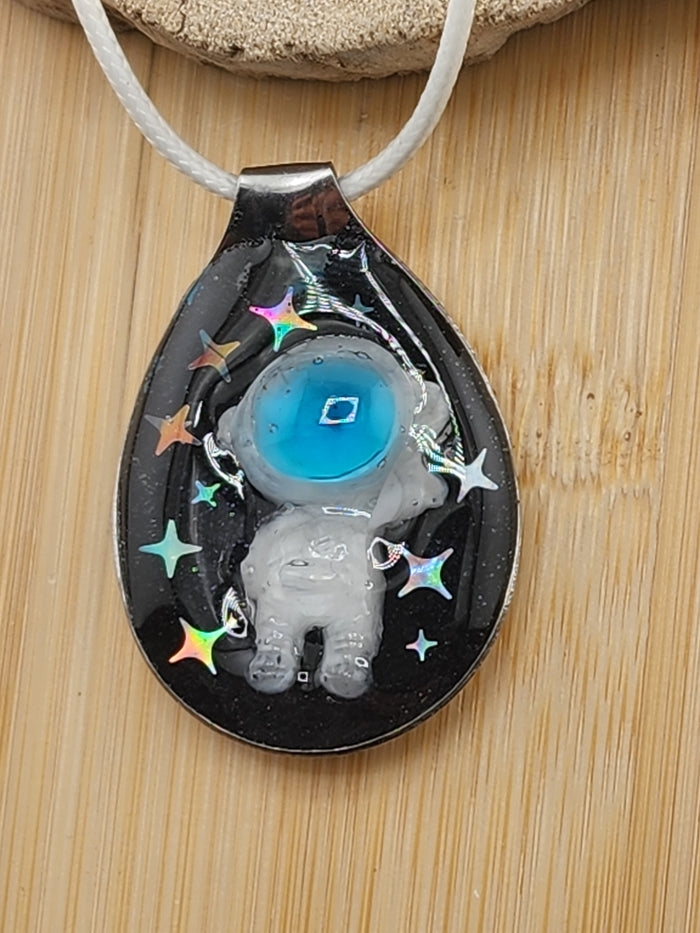 18in Adjustable Astronaut Pendant Necklace in Black and Blue
