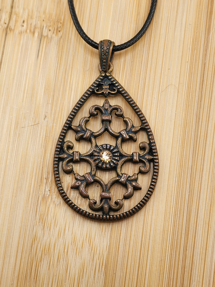 18in Adjustable Elegant Teardrop Filigree Pendant Necklace - Bronze