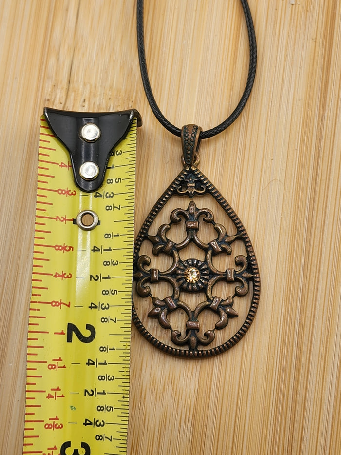 18in Adjustable Elegant Teardrop Filigree Pendant Necklace - Bronze