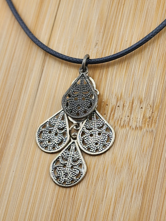 18in Adjustable Filigree Teardrop Pendant Necklace -
