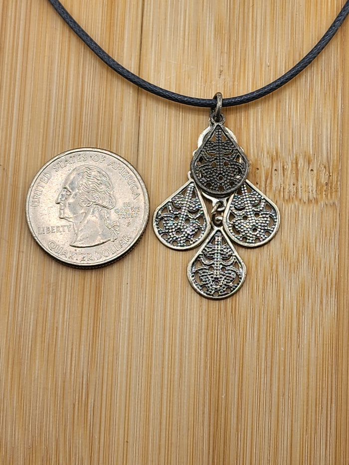 18in Adjustable Filigree Teardrop Pendant Necklace -