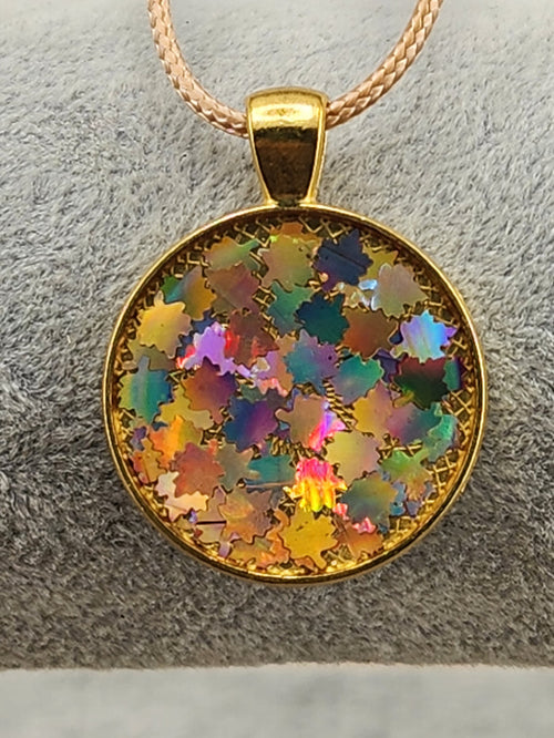 18in Adjustable Gold Tone Holographic Fall Leaf Round Pendant Necklace