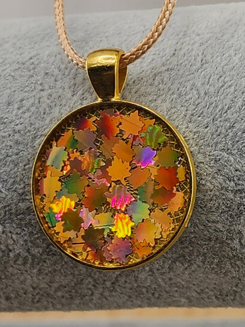 18in Adjustable Gold Tone Holographic Fall Leaf Round Pendant Necklace