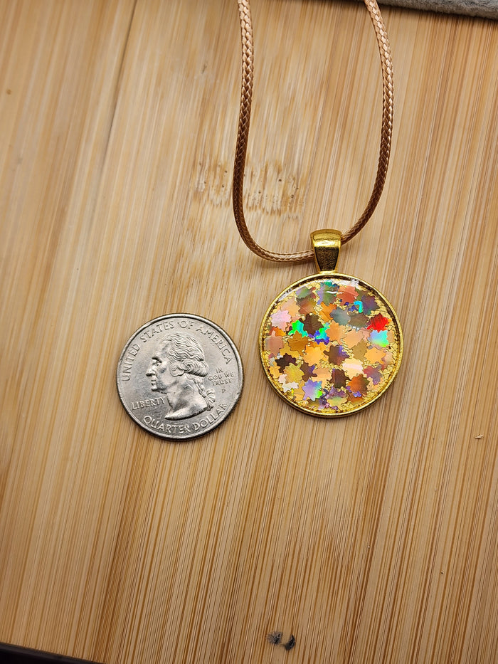18in Adjustable Gold Tone Holographic Fall Leaf Round Pendant Necklace