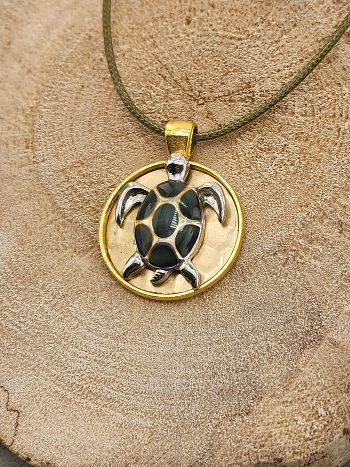 18in Adjustable Gold-Tone Sea Turtle Pendant Necklace in Green