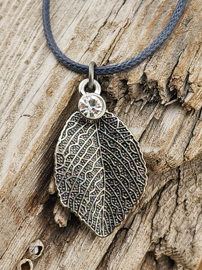 18in Adjustable Silver Tone Leaf Pendant Necklace with Clear Crystal Accent