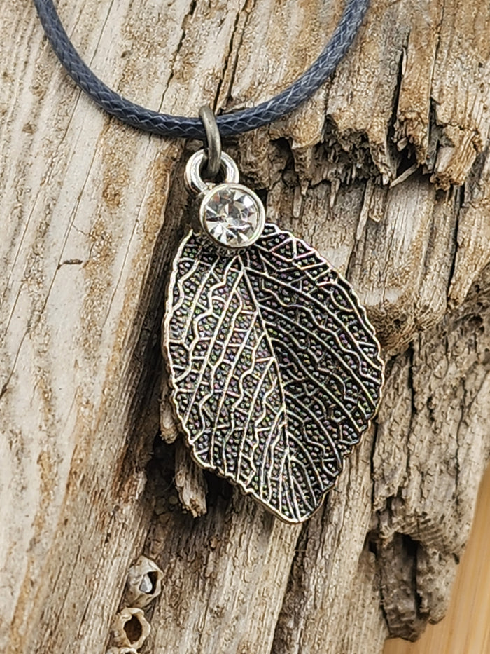 18in Adjustable Silver Tone Leaf Pendant Necklace with Clear Crystal Accent