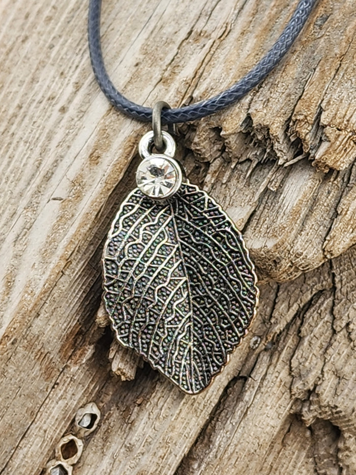 18in Adjustable Silver Tone Leaf Pendant Necklace with Clear Crystal Accent