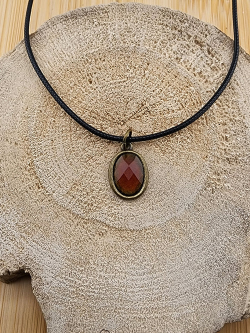 18in Adjustable Vintage-Inspired Oval Faceted Red Pendant Necklace