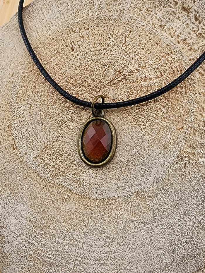 18in Adjustable Vintage-Inspired Oval Faceted Red Pendant Necklace