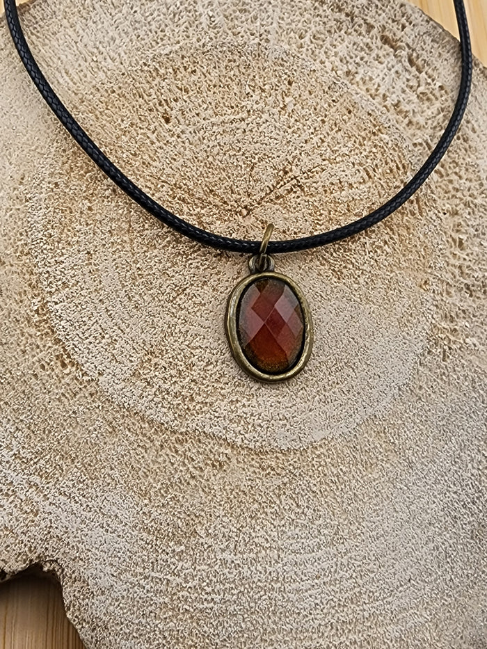 18in Adjustable Vintage-Inspired Oval Faceted Red Pendant Necklace
