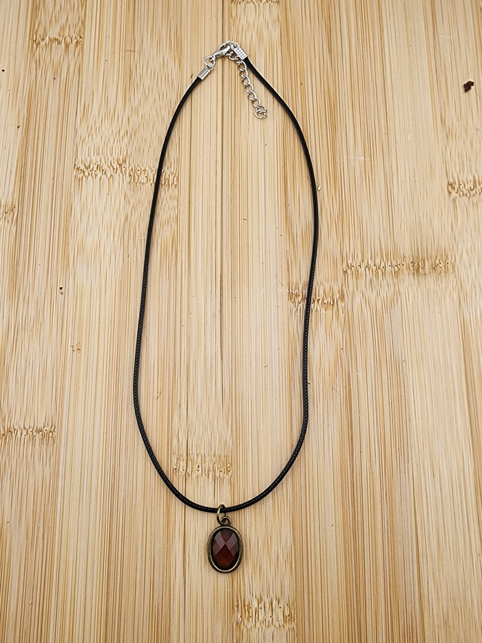 18in Adjustable Vintage-Inspired Oval Faceted Red Pendant Necklace