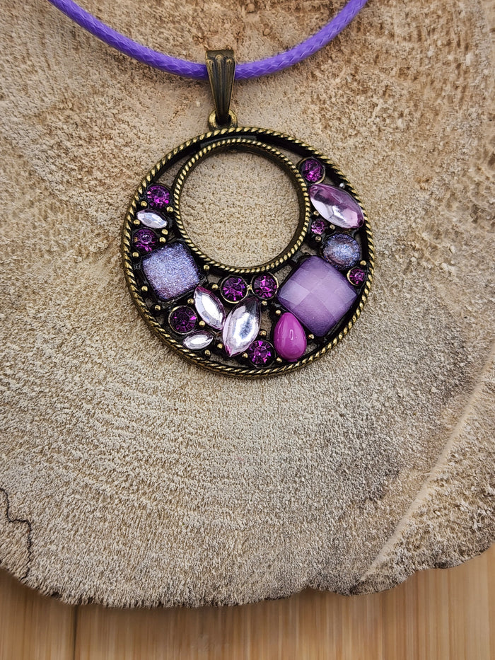 18in Adjustavle Vintage-Inspired Purple Crystal Circle Pendant Necklace