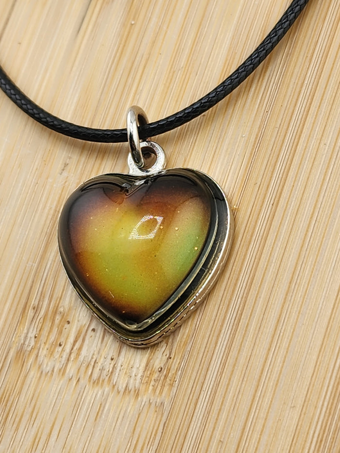 18in Ajustable Heart Pendant Necklace in Amber Gradient