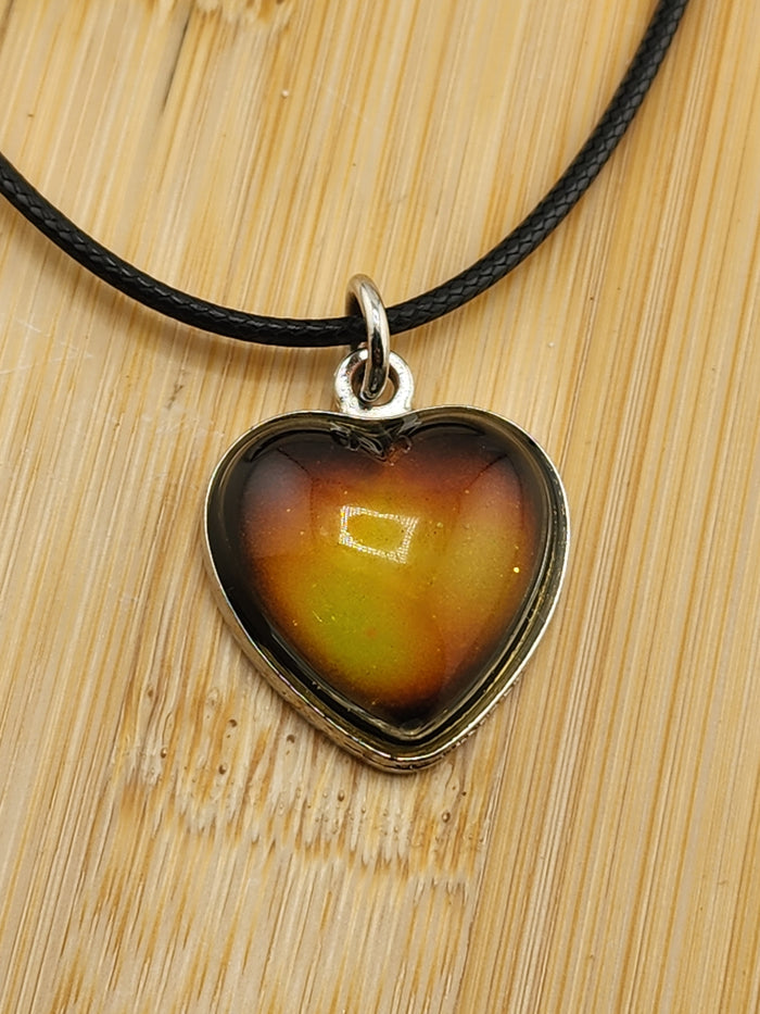 18in Ajustable Heart Pendant Necklace in Amber Gradient