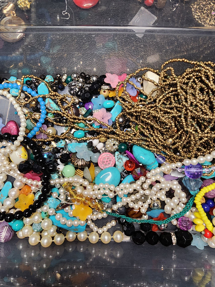 1lb Mixed Bead Various Sizes For Crafting May Or May Not Have Matches  J082726-0