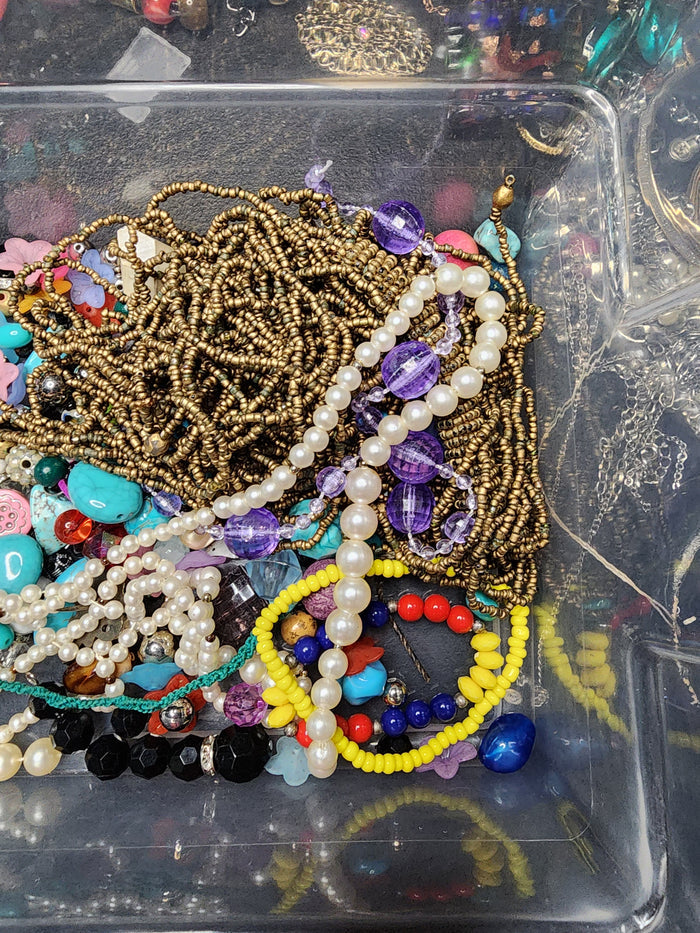 1lb Mixed Bead Various Sizes For Crafting May Or May Not Have Matches  J082726-0