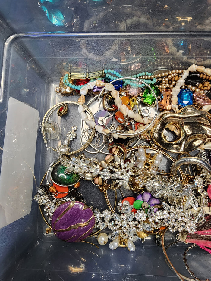 1lb Mixed  Jewelry For Crafting May Or May Not Have Matches  J081826-0