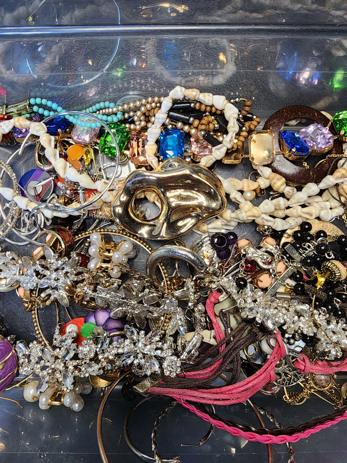 1lb Mixed  Jewelry For Crafting May Or May Not Have Matches  J081826-0