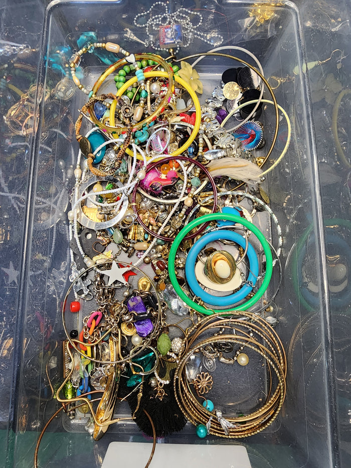 1lb Mixed  Jewelry For Crafting May Or May Not Have Matches  J081826-1
