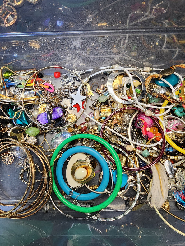 1lb Mixed  Jewelry For Crafting May Or May Not Have Matches  J081826-1