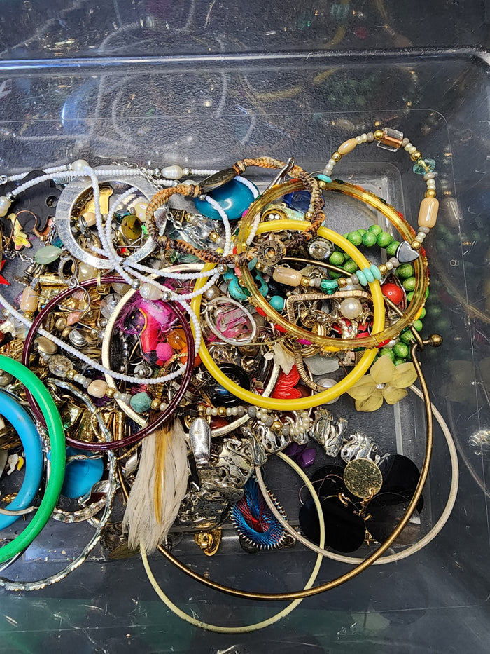 1lb Mixed  Jewelry For Crafting May Or May Not Have Matches  J081826-1