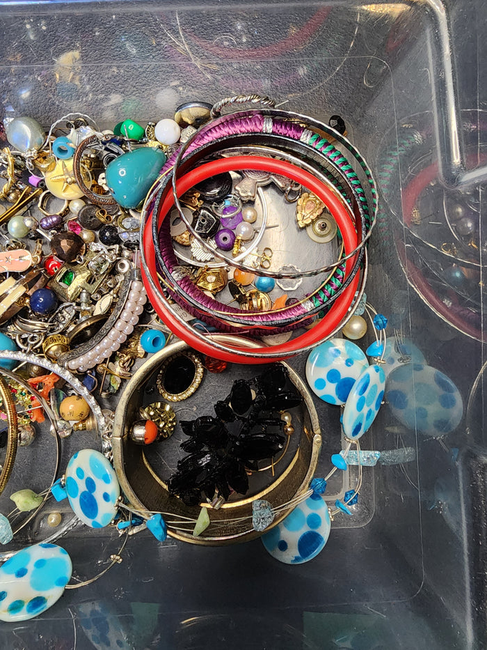 1lb Mixed  Jewelry For Crafting May Or May Not Have Matches  J081926-0