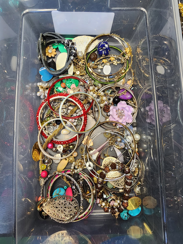 1lb Mixed  Jewelry For Crafting May Or May Not Have Matches  J082026-0