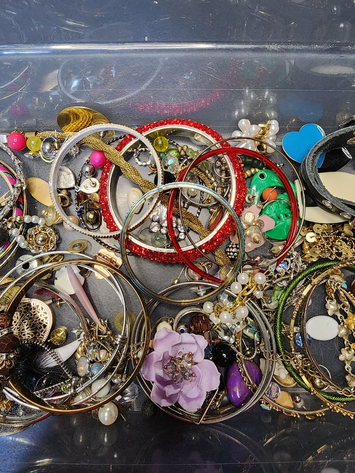 1lb Mixed  Jewelry For Crafting May Or May Not Have Matches  J082026-0