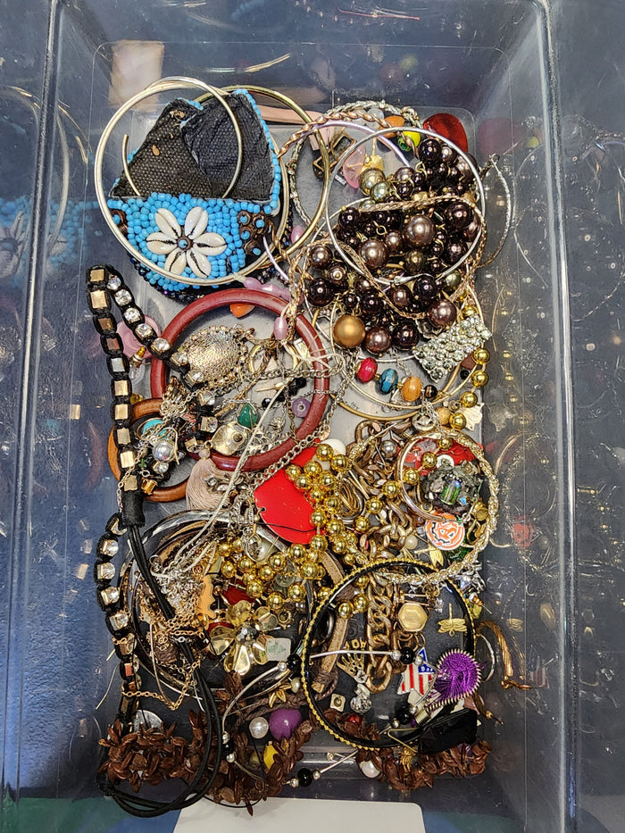 1lb Mixed  Jewelry For Crafting May Or May Not Have Matches  J082026-1