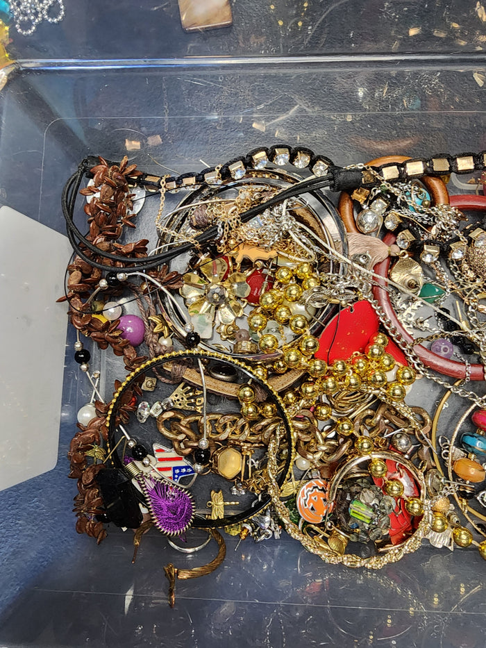 1lb Mixed  Jewelry For Crafting May Or May Not Have Matches  J082026-1