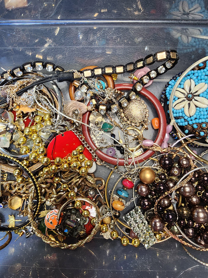 1lb Mixed  Jewelry For Crafting May Or May Not Have Matches  J082026-1