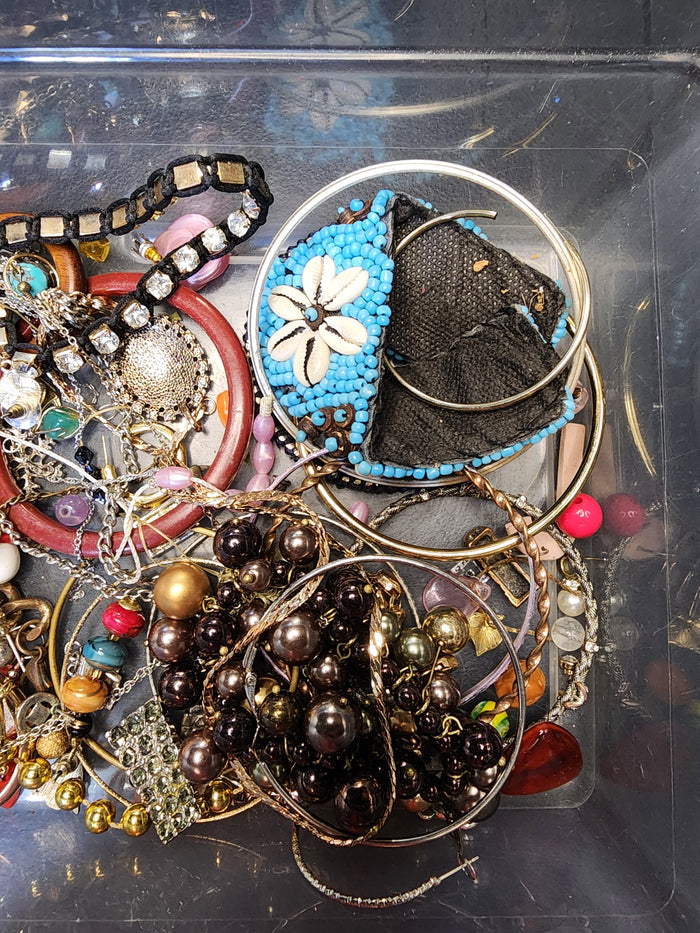 1lb Mixed  Jewelry For Crafting May Or May Not Have Matches  J082026-1