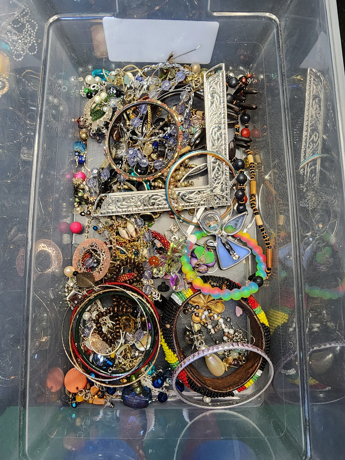 1lb Mixed  Jewelry For Crafting May Or May Not Have Matches  J082026-2
