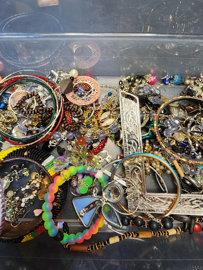 1lb Mixed  Jewelry For Crafting May Or May Not Have Matches  J082026-2