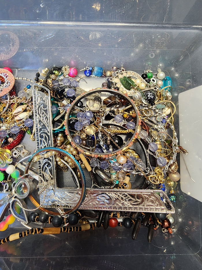 1lb Mixed  Jewelry For Crafting May Or May Not Have Matches  J082026-2