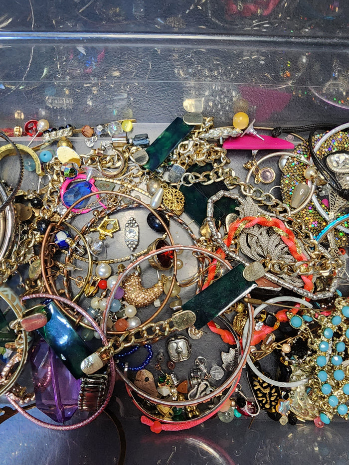 1lb Mixed  Jewelry For Crafting May Or May Not Have Matches  J082026-3