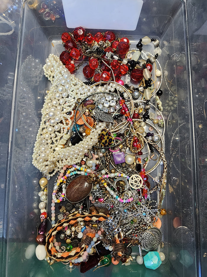 1lb Mixed  Jewelry For Crafting May Or May Not Have Matches J082326-2