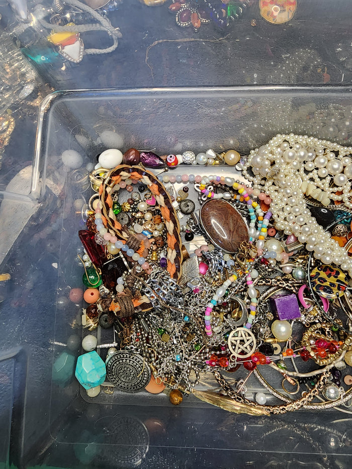 1lb Mixed  Jewelry For Crafting May Or May Not Have Matches J082326-2