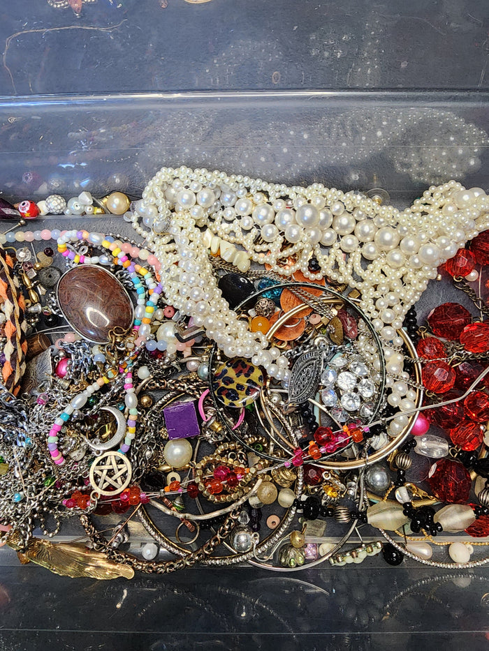 1lb Mixed  Jewelry For Crafting May Or May Not Have Matches J082326-2