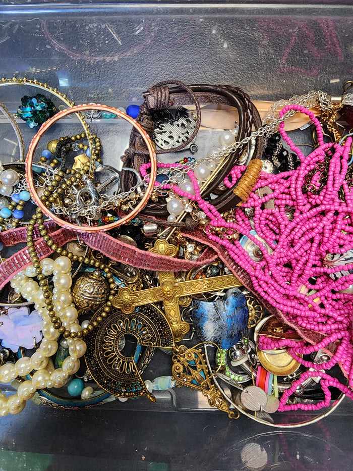 1lb Mixed  Jewelry For Crafting May Or May Not Have Matches J082626-0