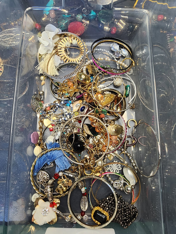 1lb Mixed  Jewelry For Crafting May Or May Not Have Matches J082626-1