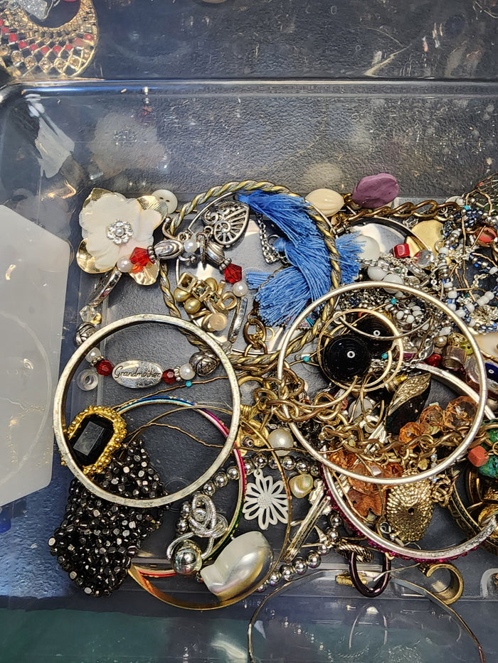 1lb Mixed  Jewelry For Crafting May Or May Not Have Matches J082626-1